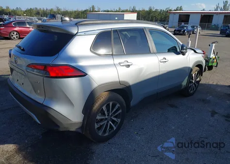 2025 Toyota Corolla Cross Xle z USA, uszkodzony, nr VIN 7MUDAAAG7SV129925